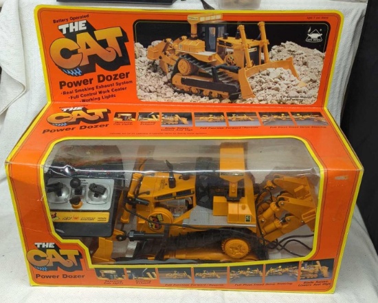 The Cat Power Dozer - New Bright - Smokes, Lights Full Controls Battery Operated