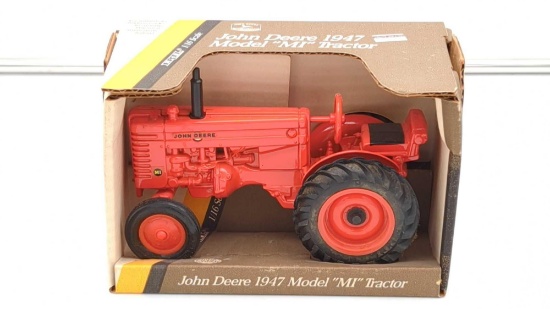 ERTL JOHN DEERE 1947 MODEL "MI" TRACTOR 1:16