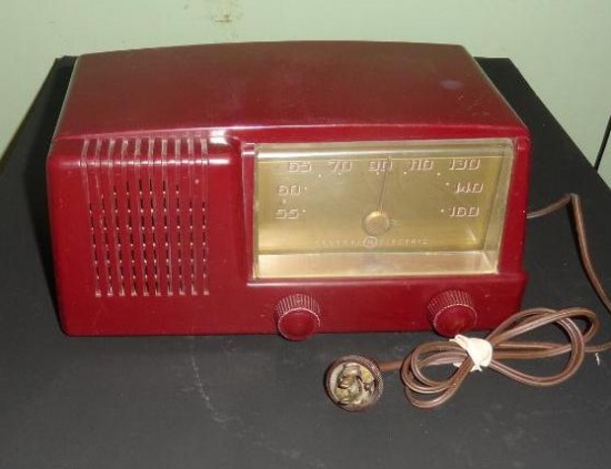 GENERAL ELECTRIC RADIO-ALARM CLOCK MODEL 125 11.5X6X7 - UNTESTED