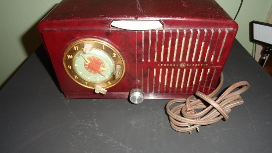 GENERAL ELECTRIC RADIO ALARM CLOCK MODEL 515F 11X6.5X5.5 - UNTESTED