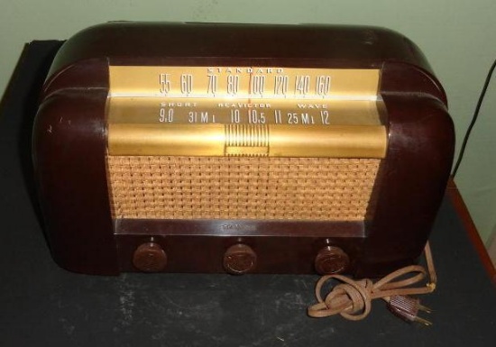 RCA VICTOR STANDARD SHORT WAVE RADIO - UNTESTED