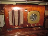 PARMAK BATTERY OPERATED WOOD RADIO UNTESTED