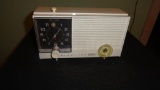 RCA VICTOR CLOCK RADIO MODEL RJD12Y PLASTIC RADIO UNTESTED