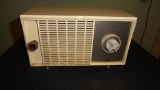 GENERAL ELECTRIC PLASTIC RADIO ON TESTED