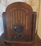 RCA SHOULDER TOMBSTONE MODEL 128 WOOD RADIO UNTESTED