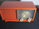 PHILCO MODEL B574 PLASTIC RADIO UNTESTED