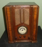 MUSICAIRE BATTERY OPERATED WOOD RADIO UNTESTED