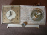 GENERAL ELECTRIC LIGHTED DIAL CLOCK RADIO -PLASTIC- UNTESTED