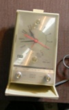 ARVIN MODEL 57R78 PLASTIC CLOCK RADIO UNTESTED