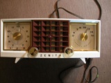 ZENITH MODEL S-21634 PLASTIC CLOCK RADIO MISSING NUMBER 6- UNTESTED