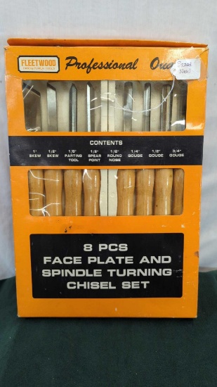 FLEETWOOD PROFESSIONAL QUALITY EIGHT-PIECE FACEPLATE & SPINDLE TURNING CHISEL SET