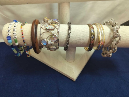 COSTUME JEWELRY BRACELET