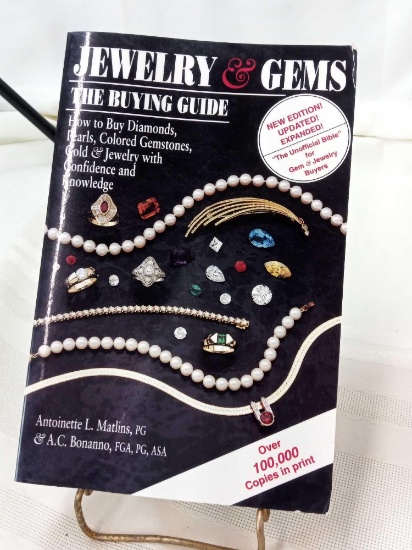 "JEWELRY & GEMS" THE BUYING GUIDE PAPERBACK BOOK