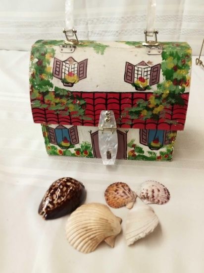 LUNCHBOX STYLE WOODEN BOX PAINTED WITH SEA SHELLS INSIDE