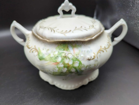 OLD IVORY GERMAN SOUP BOWL WITH COVER