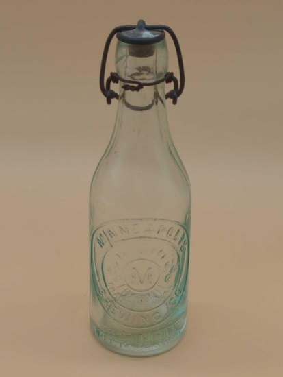 MINNEAPOLIS BREWING CO 7.5" BLOB TOP BOTTLE WITH ATTACHED SEAL