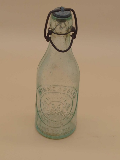 MINNEAPOLIS BREWING CO 7.5" BLOB TOP BOTTLE WITH ATTACHED SEAL