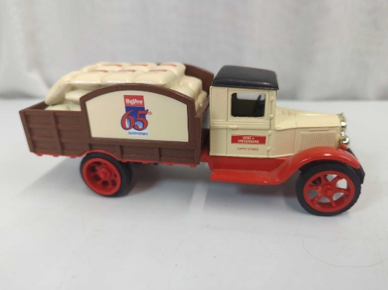 1931 HAWKEYE TRUCK ERTL 1:34 SCALE REPLICA DIE CAST NO. 2275