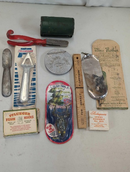 VINTAGE FISHING LOT