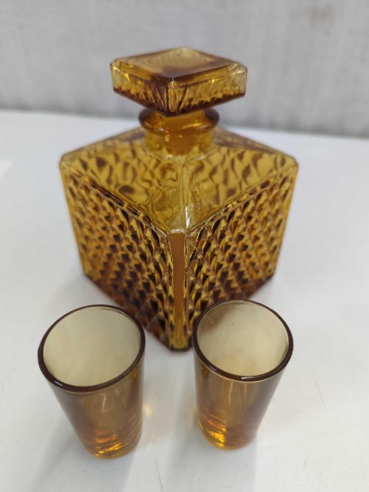 AMBER DECANTER WITH 2 AMBER SHOT GLASSES