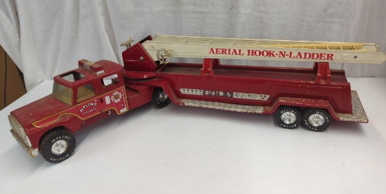 NYLINT AREIAL HOOK N LADDER FIRE TRUCK DIE CAST METAL REPLICA LADDER GOES UP AND DOWN