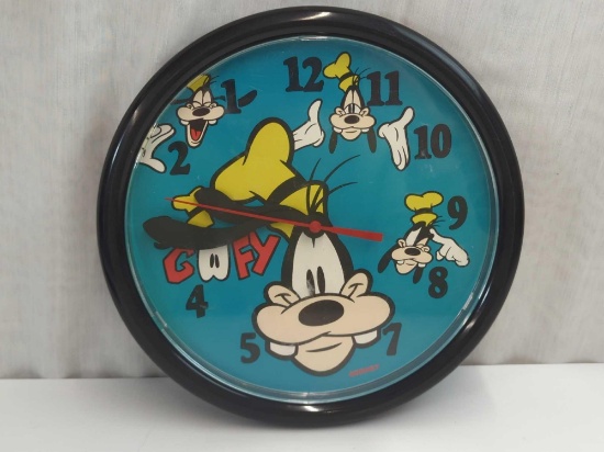 GOOFY HEADS BATTERY OPERATED WALL CLOCK UNTESTED 10"