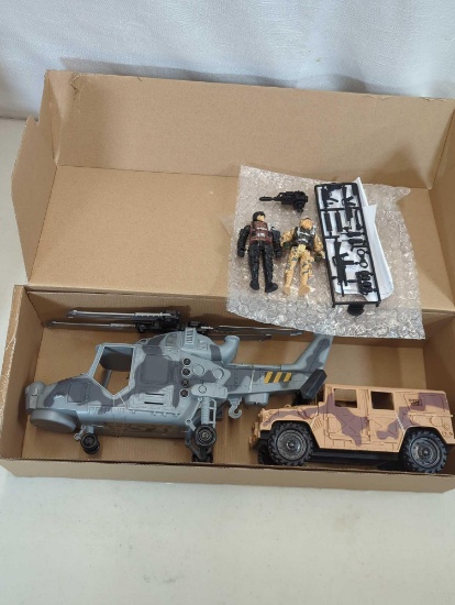 S-1 TRUE HEROES BOX - HELICOPTER, HUMVEE AND ACTION FIGURES