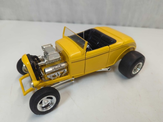 AMERICAN GRAFFITI 1932 FORD DEUCE COUPE 1:18 SCALE DIE CAST REPLICA - NO BOX