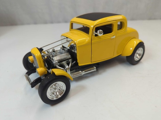 AMERICAN GRAFFITI DEUCE COUPE 1:24 SCALE REPLICA - WITH BOX
