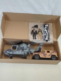 S-1 TRUE HEROES BOX - HELICOPTER, HUMVEE AND ACTION FIGURES