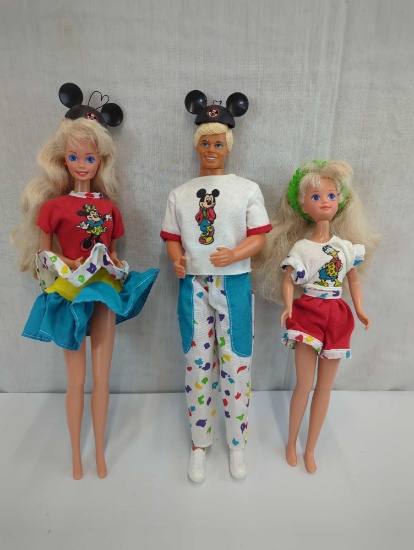 BARBIE DOLLS 1991 BARBIE AND FRIENDS DRESSIN' UP WITH MICKEY, MINNIE & DONALD
