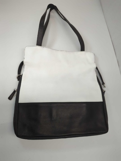 ILI NEW YORK GENUINE LEATHER PURSE WHITE AND BLACK MAGNETIC CLOSER