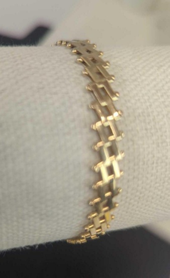 14 K GOLD BRACELET 8.3grams ( LOCAL JEWELER CONFIRMED AUTHENTICITY)