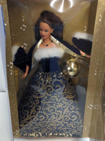 BARBIE DOLL 2001 HISPANIC F649041 "RING IN THE NEW YEAR"