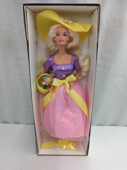 BARBIE DOLL 1995 AN AVON EXCLUSIVE SPRING BLOSSOM BARBIE FIRST IN A SERIES CAUCASIAN F22594 IN BOX