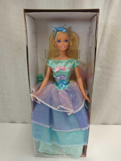 BARBIE DOLL AN AVON EXCLUSIVE 1997 SPRING TEA PARTY BARBIE CAUCASIAN BLONDE 161791 THIRD IN A SERIES