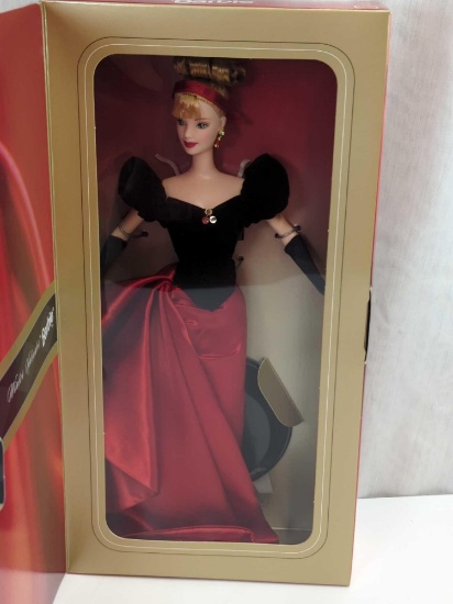 BARBIE DOLL1998 AN AVON EXCLUSIVE WINTER SPLENDOR BARBIE CAUCASIAN BLONDE F110771 IN BOX MADE BY