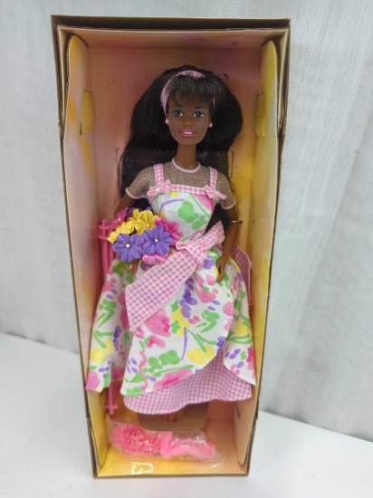 BARBIE DOLL1996 AN AVON EXCLUSIVE SPRING PETAL BARBIE SECOND IN A SERIES AFRICAN AMERICAN F199061 IN