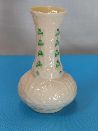 BELLEEK IRELAND SHAMROCK BASKET WEAVE VASE 5"