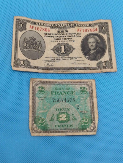 1943 NETHERLANDS INDIE 1 GULDEN - 1944 FRANCE 2 FRANCS WWII ERA NOTES