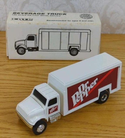 Ertl 1993 Dr Pepper Die-Cast Beverage Truck Model, International