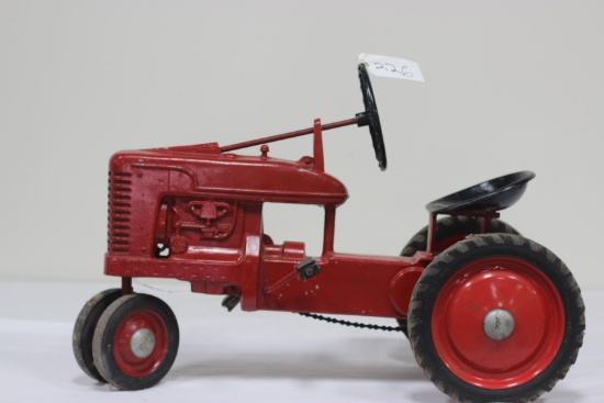 #226 1952 FARMALL M MID-SIZE CLOSED GRILL TYPE 3 PEDAL TRACTOR