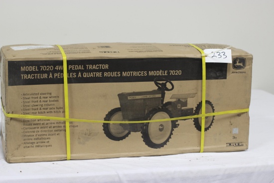 #233 2010 JOHN DEERE 7020 4WD PEDAL TRACTOR (NIB)