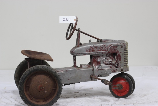 #251 1952 FARMALL M MIDDLE SIZE TYPE 2 PEDAL TRACTOR )(ORIGINAL CONDITION)
