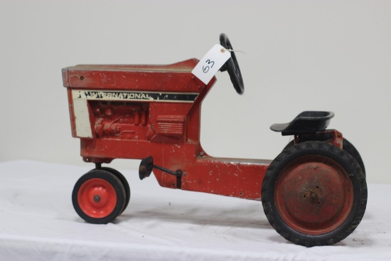 #63 1983 INTERNATIONAL 86 PEDAL TRACTOR (ORIGINAL, MISSING DECALS)