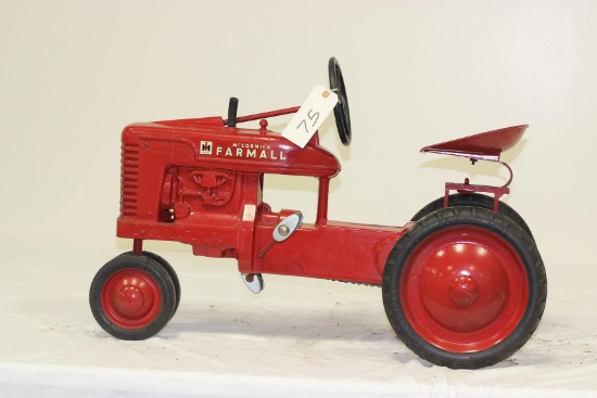 #75  1952 FARMALL M, MID-SIZE CLOSED GRILL TYPE 2 PEDAL TRACTOR