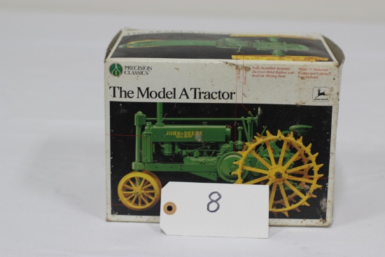 #8 JOHN DEERE MODEL A TRACTOR 1/16-SCALE PRECISION CLASSIC (NIB, BOX DIRTY)