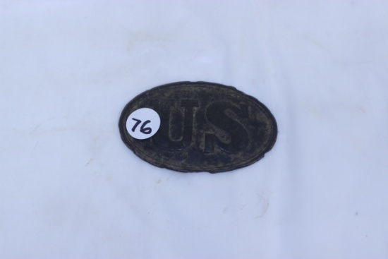 #76-US CIVIL WAR CARTRIDGE BOX PLATE W/OLD LABEL ON BACK "HOTEL DANNEHL, FREDERICKSBURG, VA"