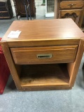 Oak 1-drawer night stand