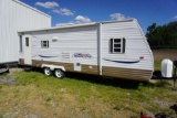 2006 AMERILITE BY GULFSTREAM 25' TANDEM AXEL CAMPER W/1 SLIDE OUT, SOFA, CHAIRS, BATHROOM, 3 BEDS, &